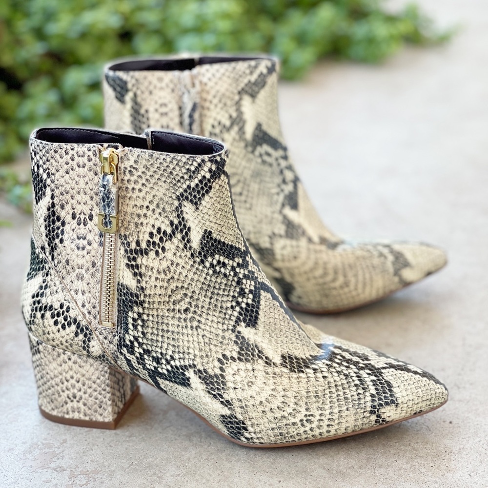 Cole Haan Eva Snakeskin Ankle Booties Boots Like New